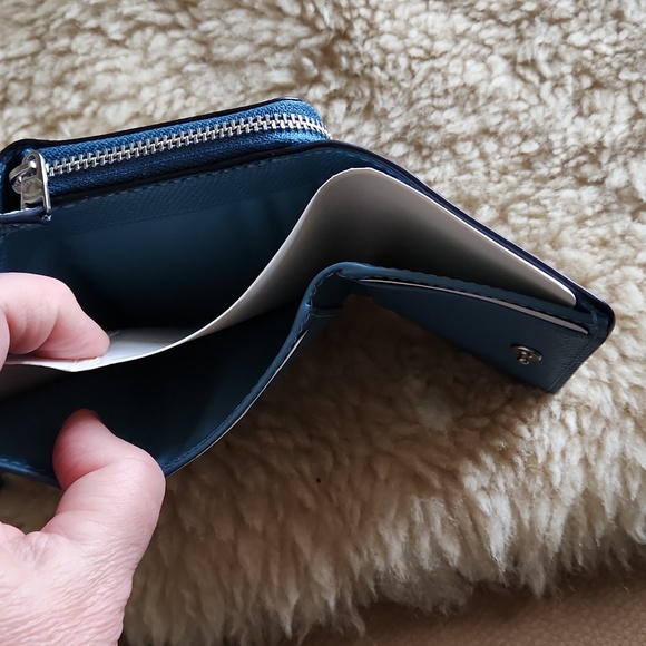 NWT Crossgrain Leather Small Pacific Blue Trifold Wallet 🩵🎁 - Picture 9 of 16
